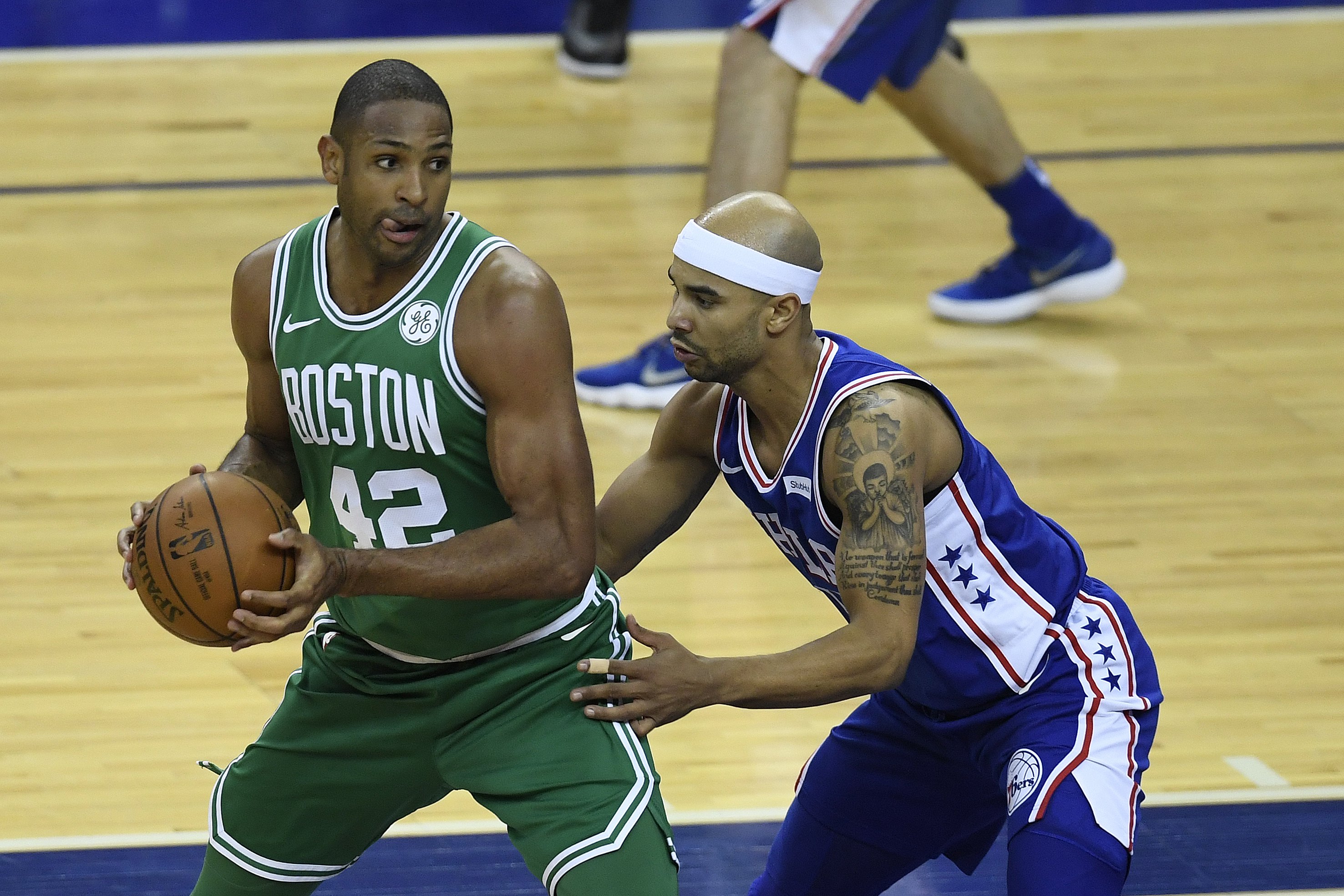 却在家里 却在家里